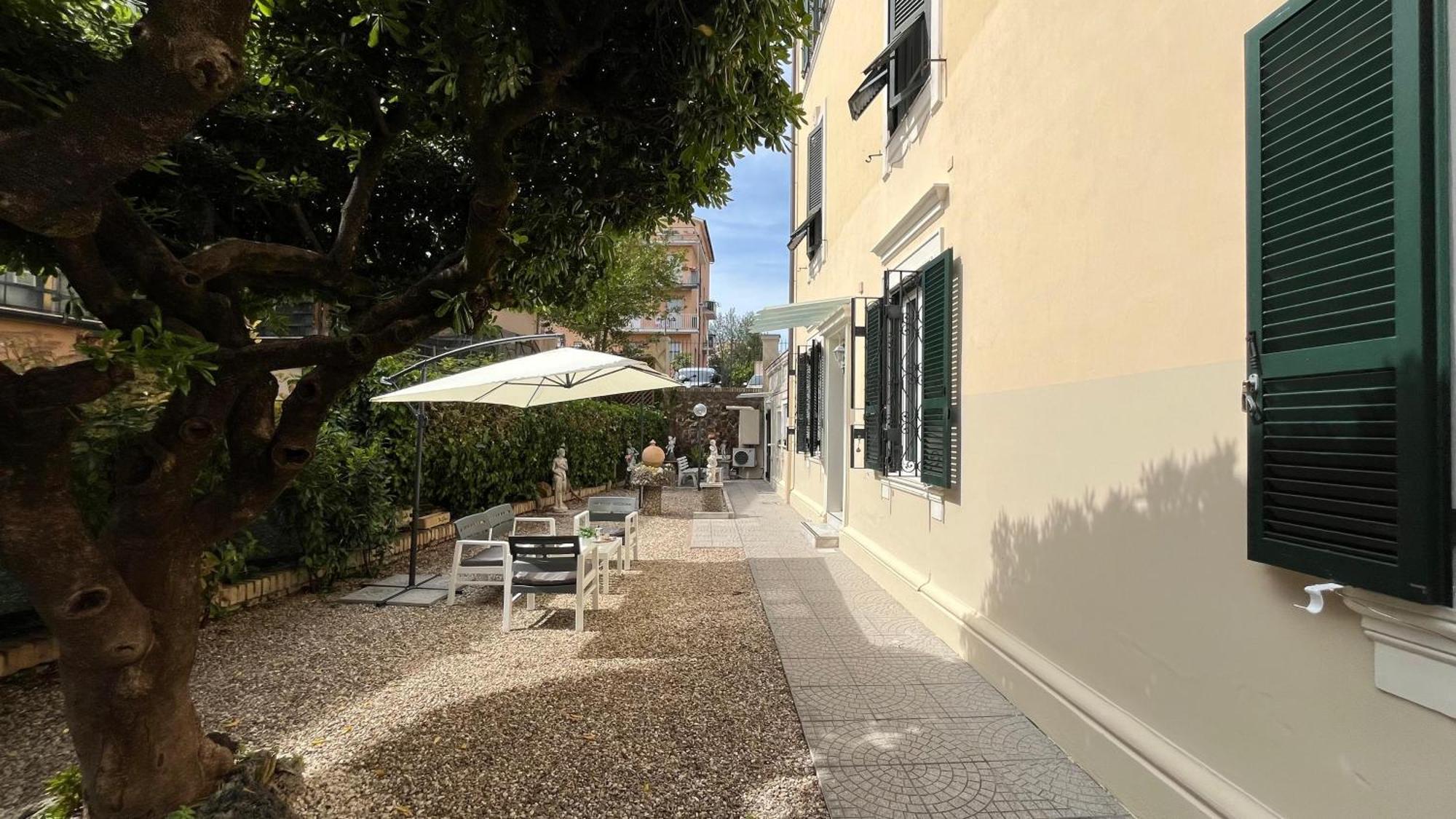 Holiday Garden House Roma Esterno foto